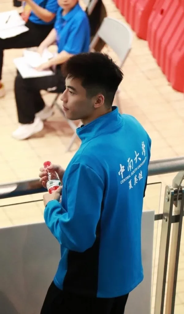 中南大学 187CM 男大天花板游泳体育生