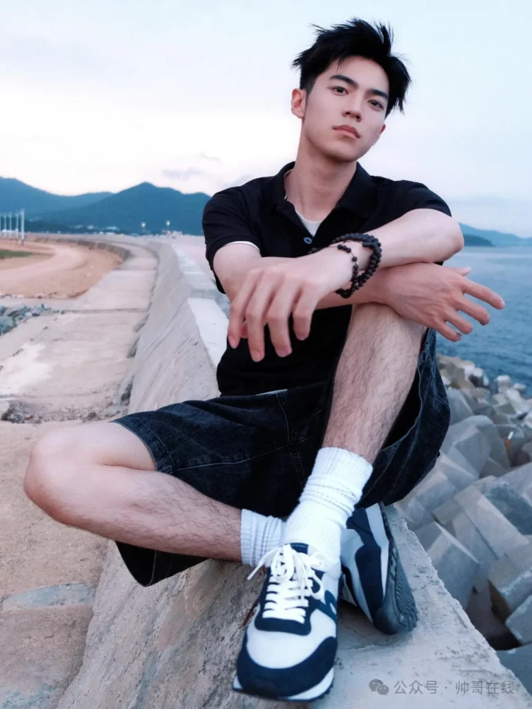 04 年干净阳光的男大生弟弟，小男朋友是真香！