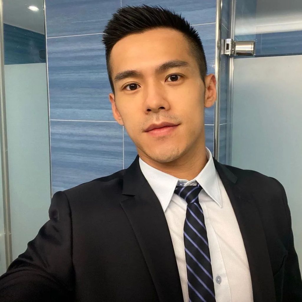 非常帅气的肌肉男护士