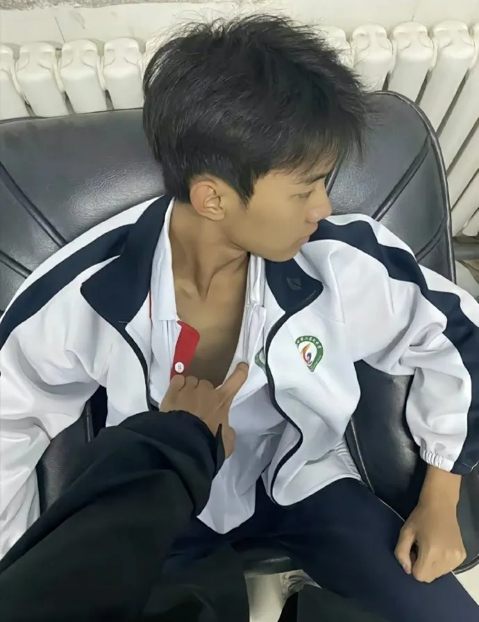 体育生男高的小腹肌