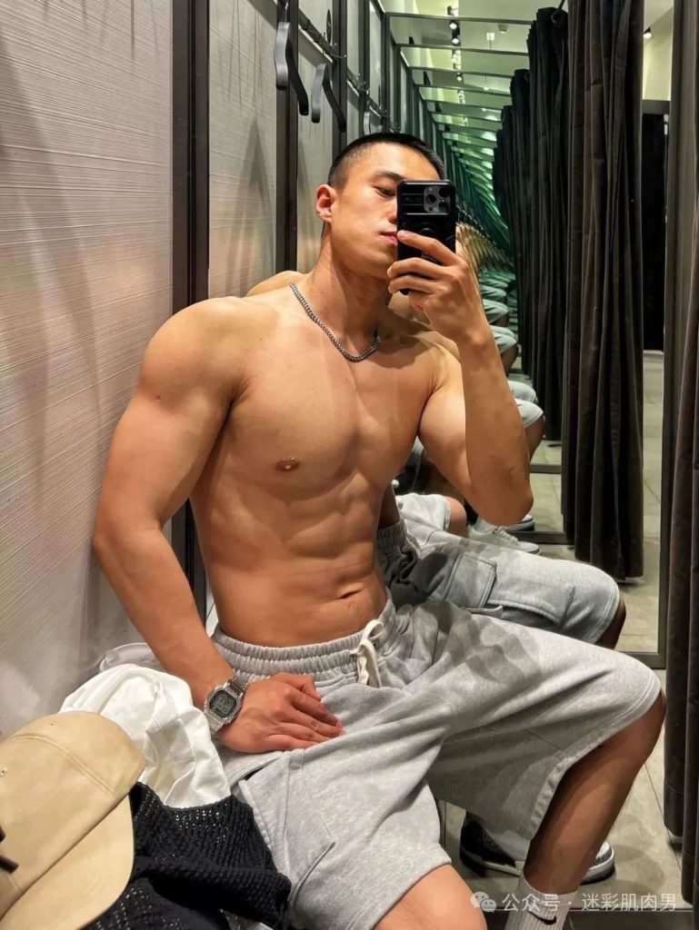 黑龙江 28 岁寸头男自拍长得太 man 啦！