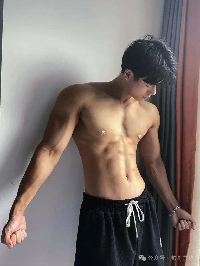 山东 185CM 薄肌模特帅哥，真男德代表！
