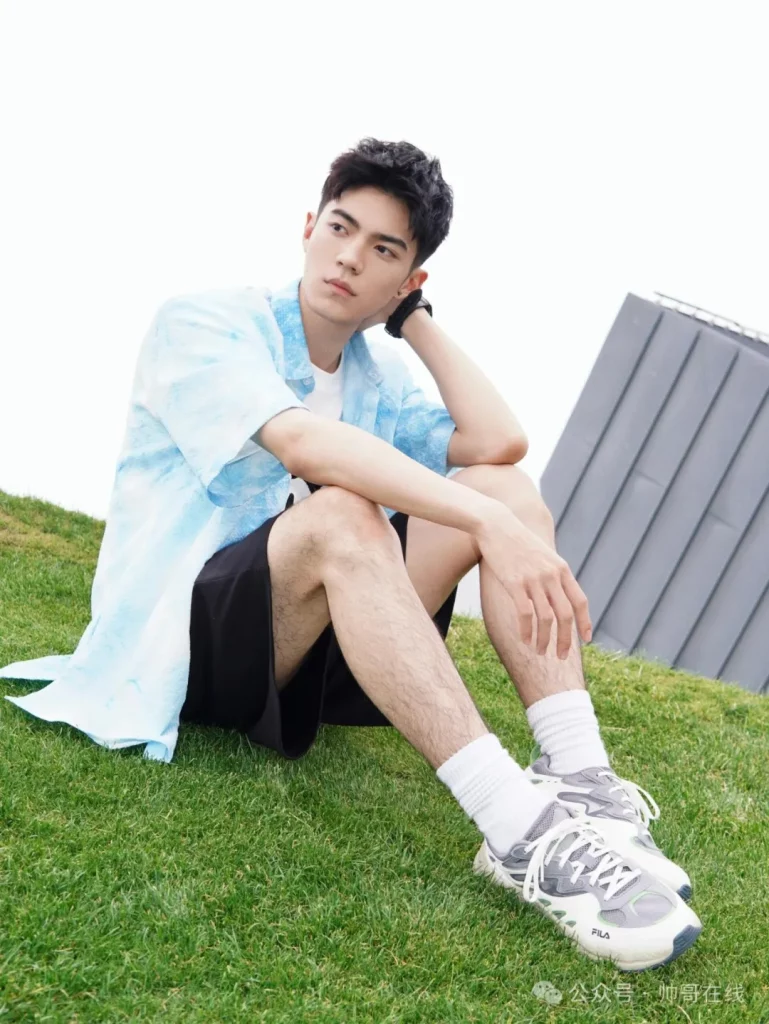 04 年干净阳光的男大生弟弟，小男朋友是真香！