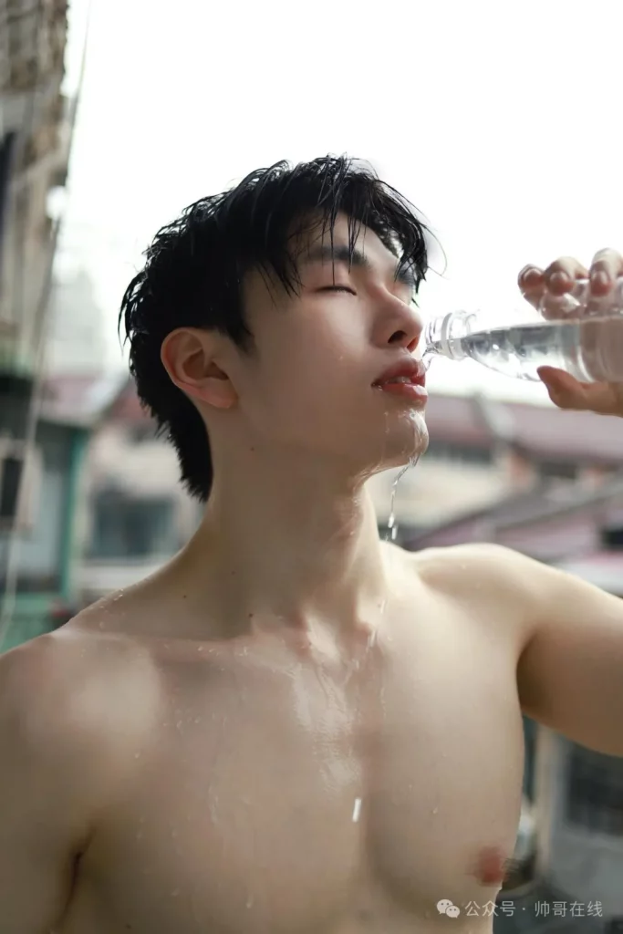 04 年白皮肌肉男大帅哥，干净男朋友太可了！