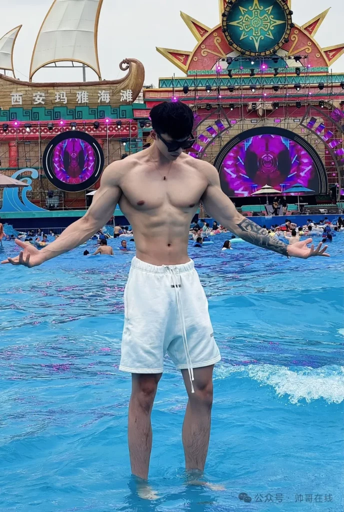 192CM 泳裤双开门长腿大胸肌比体育生还顶！