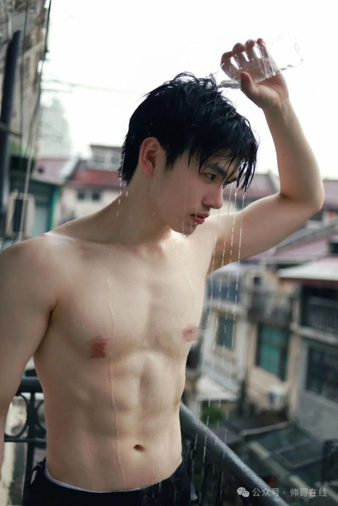 04 年白皮肌肉男大帅哥，干净男朋友太可了！