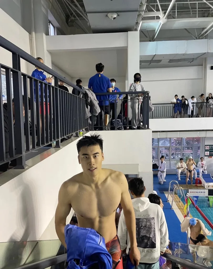 中南大学 187CM 男大天花板游泳体育生