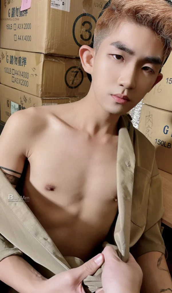 鲜肉男生的野外拍摄