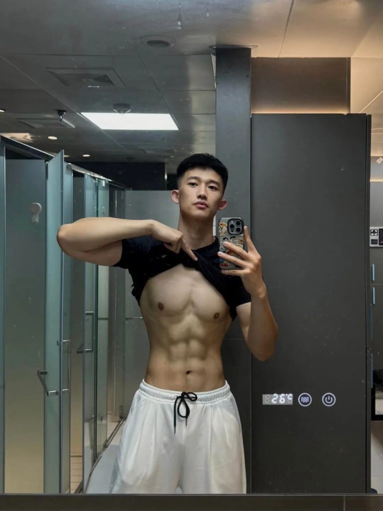 185CM21 岁浙江肌肉男大,穿上白色运动短裤,实力藏不住! 185CM21 岁浙江肌肉男大,穿上白色运动短裤,实力藏不住!