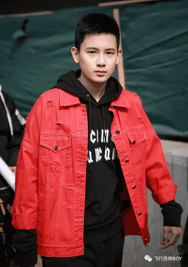 胡先煦新电影脱光光，跪着喊主人，乌尔善真会拍！