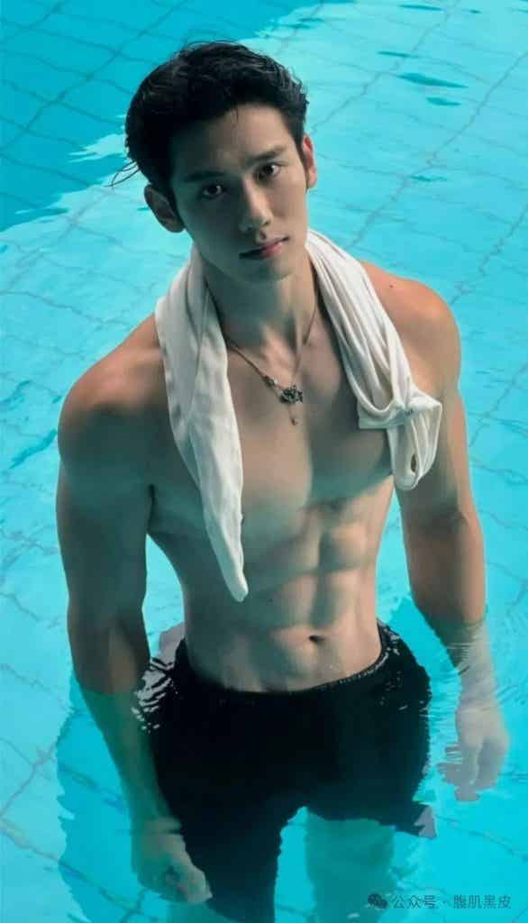 双开门白皮肌肉游泳教练小哥哥！！