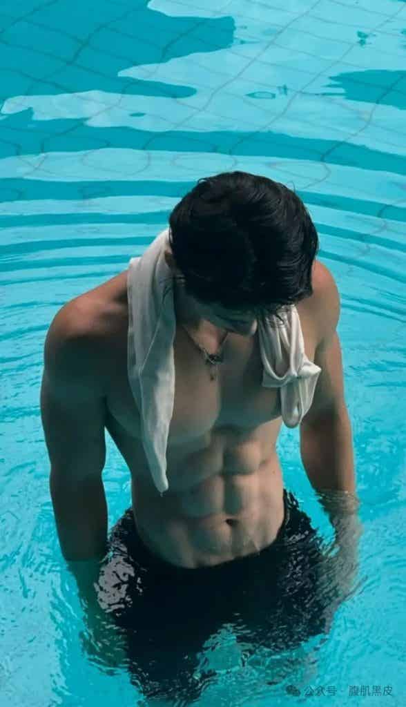 双开门白皮肌肉游泳教练小哥哥！！