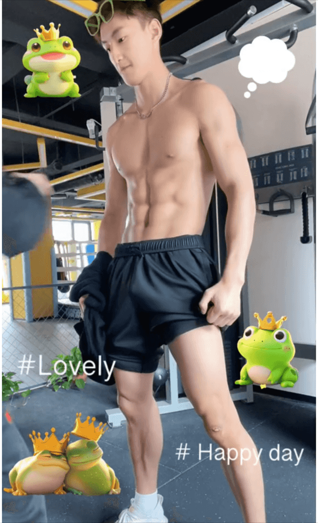 被一群学生摸腹肌!190CM 山西体育生不仅大方还爱被虐! 被一群学生摸腹肌!190CM 山西体育生不仅大方还爱被虐!