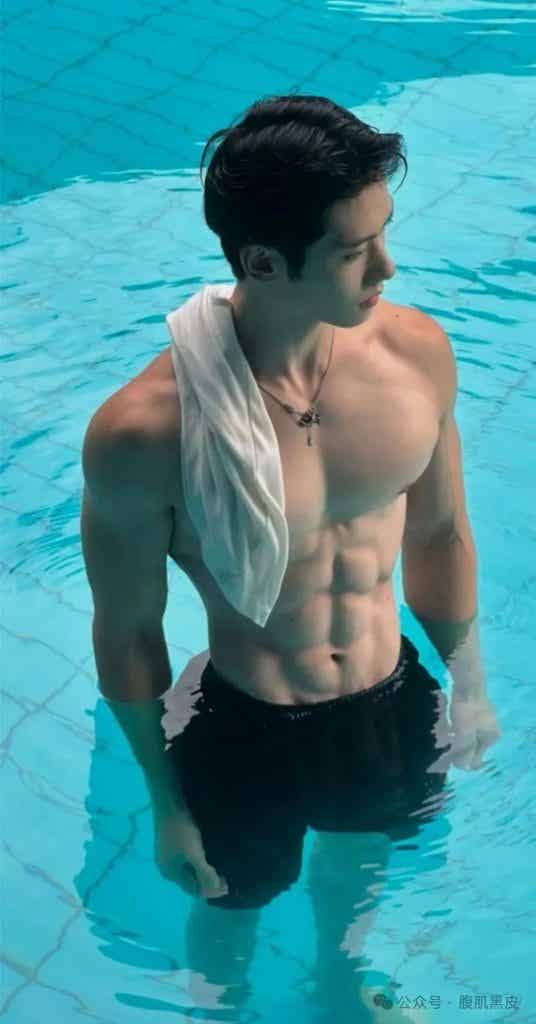 双开门白皮肌肉游泳教练小哥哥！！