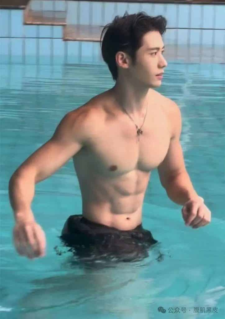 双开门白皮肌肉游泳教练小哥哥！！