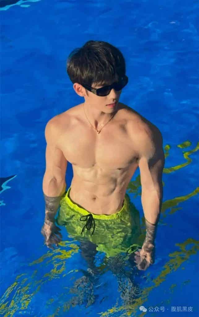 双开门白皮肌肉游泳教练小哥哥！！