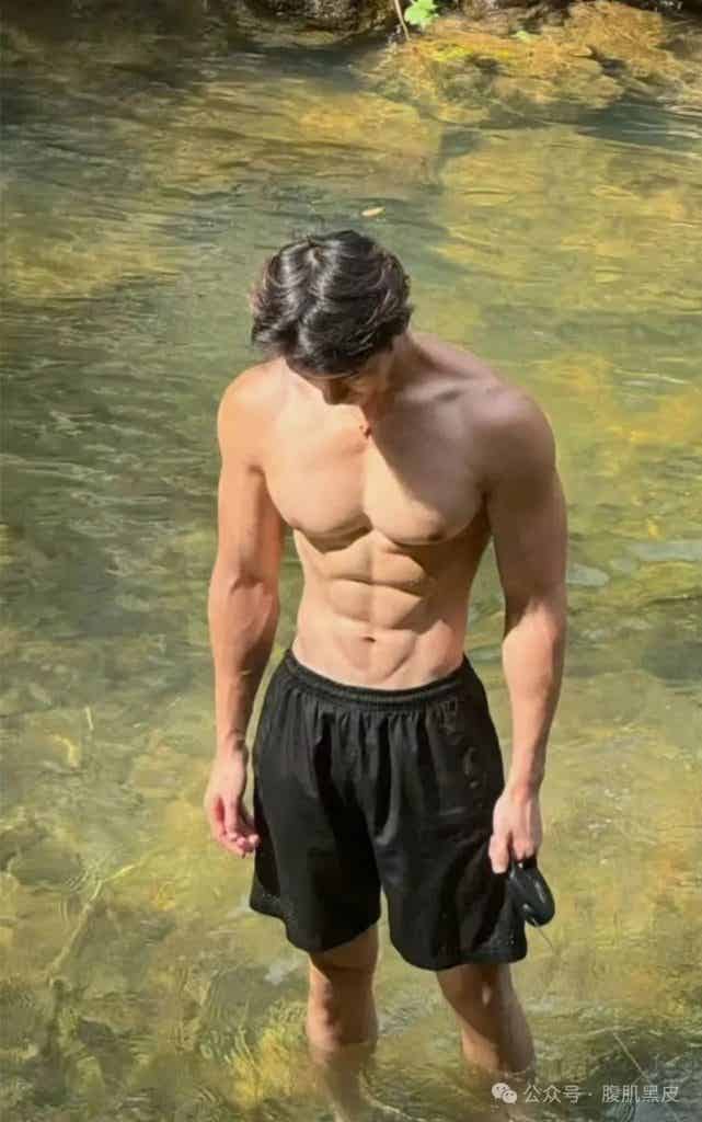 双开门白皮肌肉游泳教练小哥哥！！