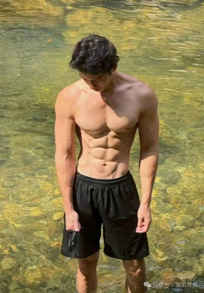双开门白皮肌肉游泳教练小哥哥！！