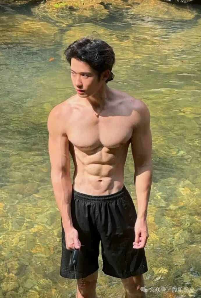 双开门白皮肌肉游泳教练小哥哥！！