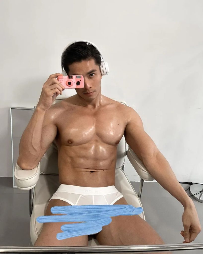 空少拔掉衣后拍写真吸引金主,穿太少只能打码了! 空少拔掉衣后拍写真吸引金主,穿太少只能打码了!