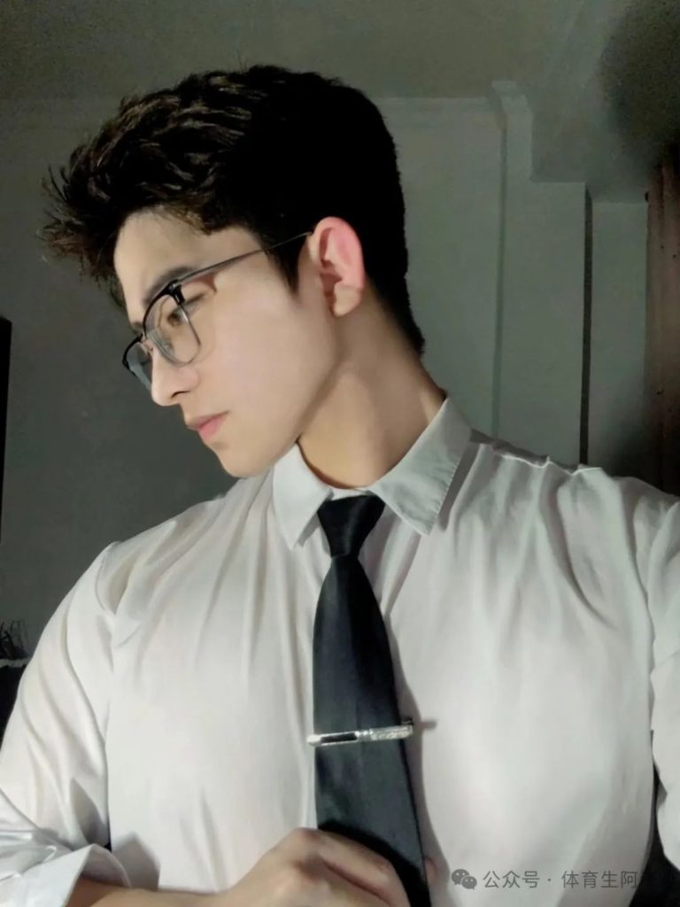 正装男妈妈—女生们都自愧不如……