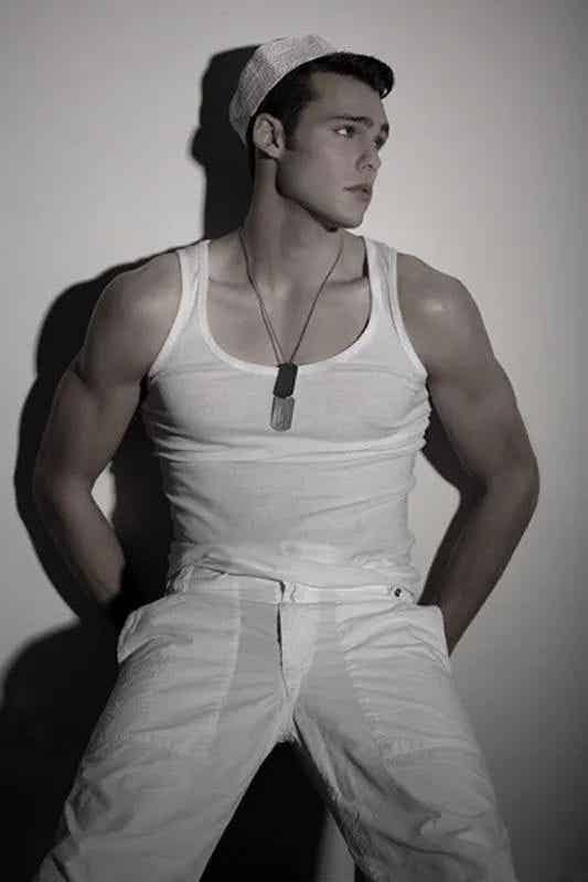 令人唏嘘!这个知名男模真的老了!穷困潦倒用 iPhone6?! 令人唏嘘!这个知名男模真的老了!穷困潦倒用 iPhone6?!