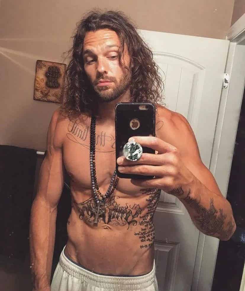 令人唏嘘!这个知名男模真的老了!穷困潦倒用 iPhone6?! 令人唏嘘!这个知名男模真的老了!穷困潦倒用 iPhone6?!