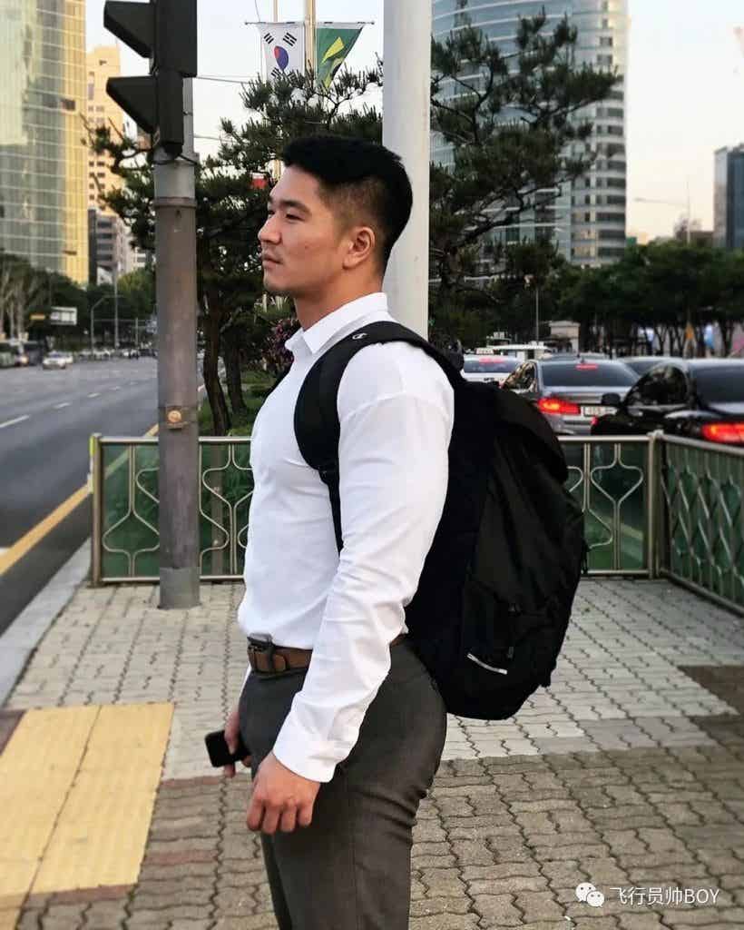 肌肉网红跟男友分手了!没想到新男友居然是他! 肌肉网红跟男友分手了!没想到新男友居然是他!