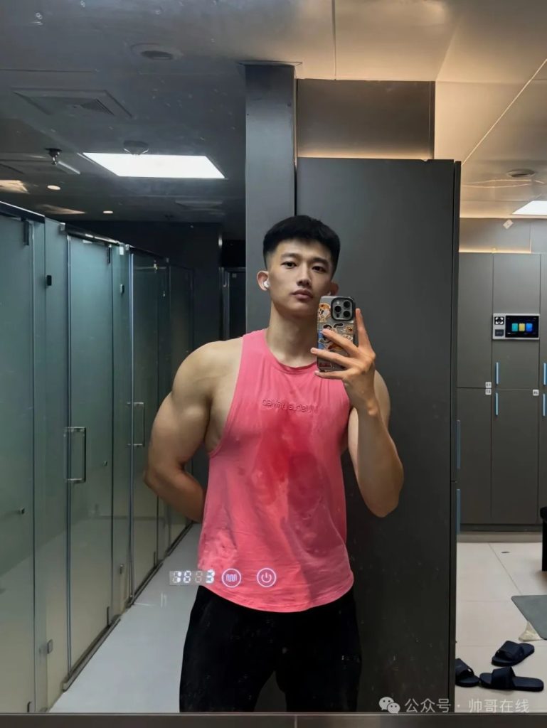21 岁 185CM 双开门肌肉帅哥,元气小狼狗私教堪比体育生! 21 岁 185CM 双开门肌肉帅哥,元气小狼狗私教堪比体育生!