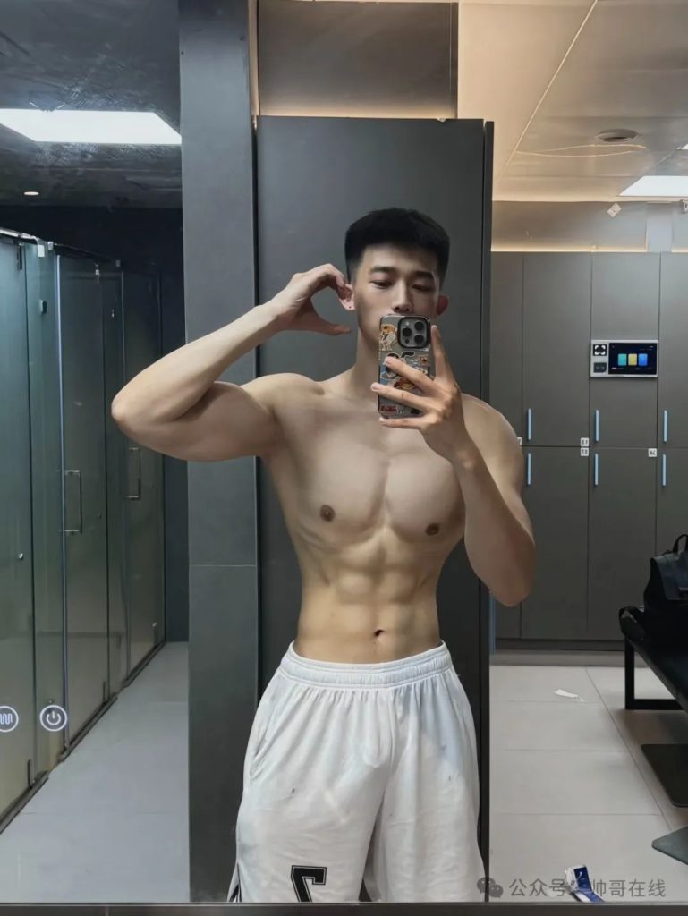 21 岁 185CM 双开门肌肉帅哥,元气小狼狗私教堪比体育生! 21 岁 185CM 双开门肌肉帅哥,元气小狼狗私教堪比体育生!