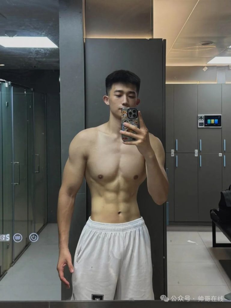 21 岁 185CM 双开门肌肉帅哥,元气小狼狗私教堪比体育生! 21 岁 185CM 双开门肌肉帅哥,元气小狼狗私教堪比体育生!