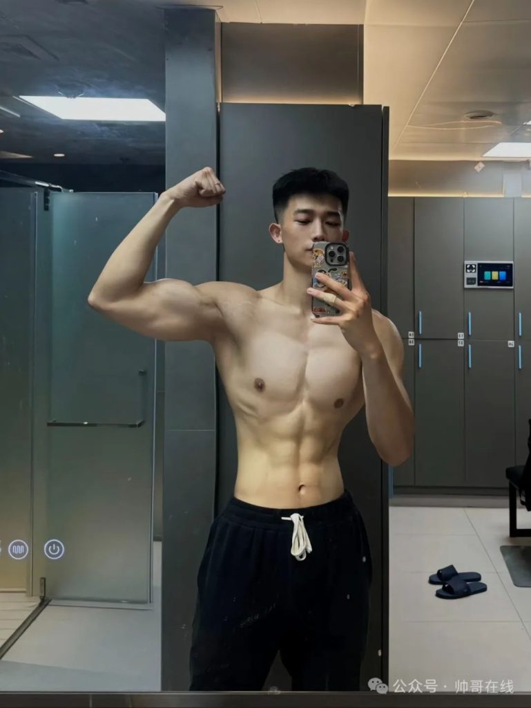 21 岁 185CM 双开门肌肉帅哥,元气小狼狗私教堪比体育生! 21 岁 185CM 双开门肌肉帅哥,元气小狼狗私教堪比体育生!