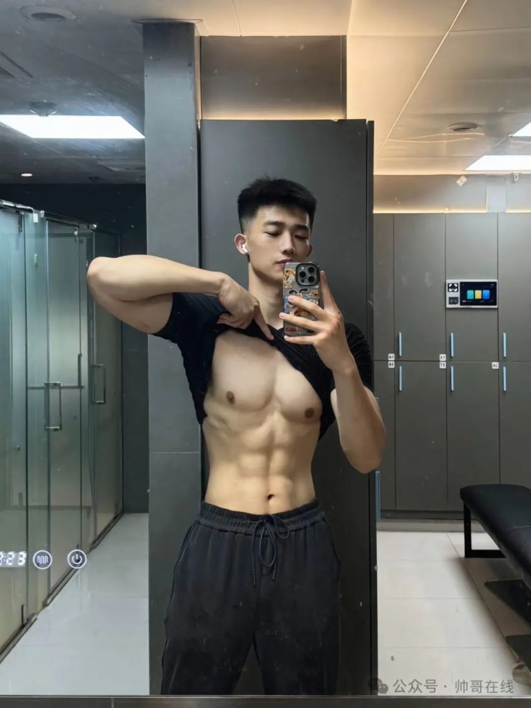 21 岁 185CM 双开门肌肉帅哥,元气小狼狗私教堪比体育生! 21 岁 185CM 双开门肌肉帅哥,元气小狼狗私教堪比体育生!