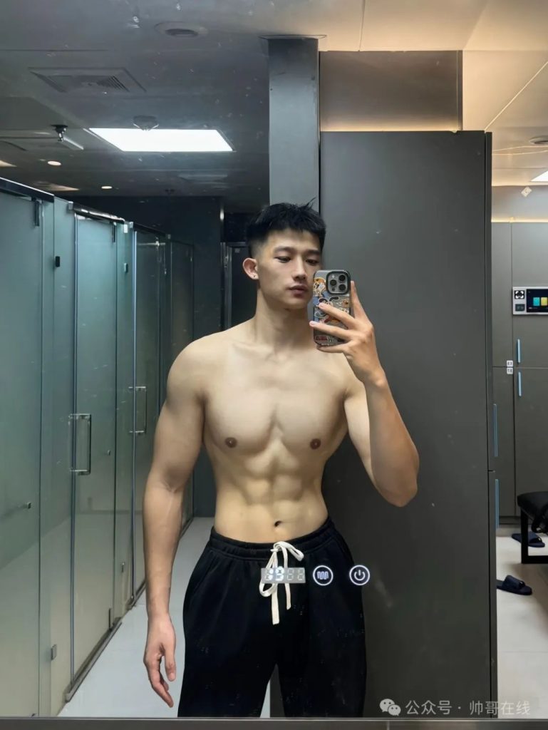 21 岁 185CM 双开门肌肉帅哥,元气小狼狗私教堪比体育生! 21 岁 185CM 双开门肌肉帅哥,元气小狼狗私教堪比体育生!