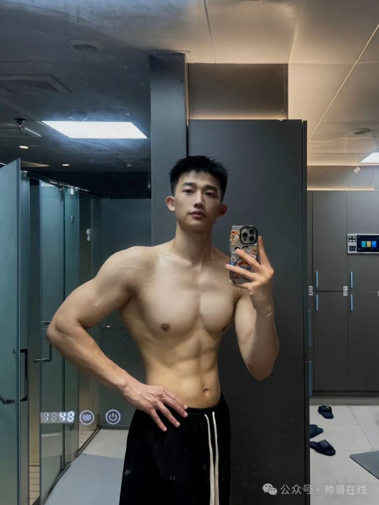 21 岁 185CM 双开门肌肉帅哥,元气小狼狗私教堪比体育生! 21 岁 185CM 双开门肌肉帅哥,元气小狼狗私教堪比体育生!