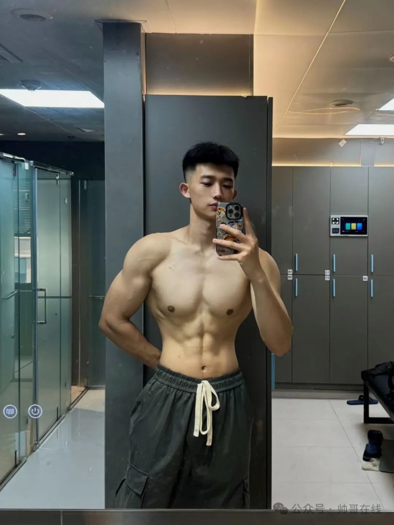 21 岁 185CM 双开门肌肉帅哥,元气小狼狗私教堪比体育生! 21 岁 185CM 双开门肌肉帅哥,元气小狼狗私教堪比体育生!