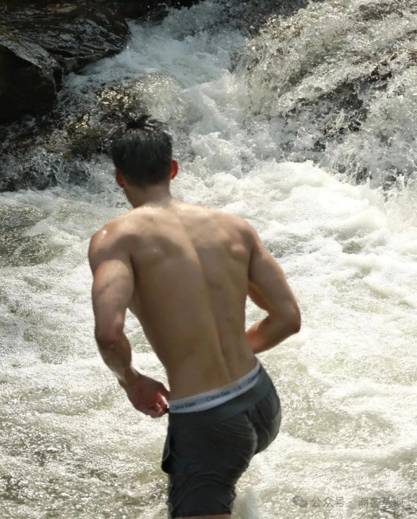 184CM 肌肉大直男，粗壮手臂 AI 都弄不了那么帅！