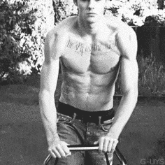 令人唏嘘!这个知名男模真的老了!穷困潦倒用 iPhone6?! 令人唏嘘!这个知名男模真的老了!穷困潦倒用 iPhone6?!