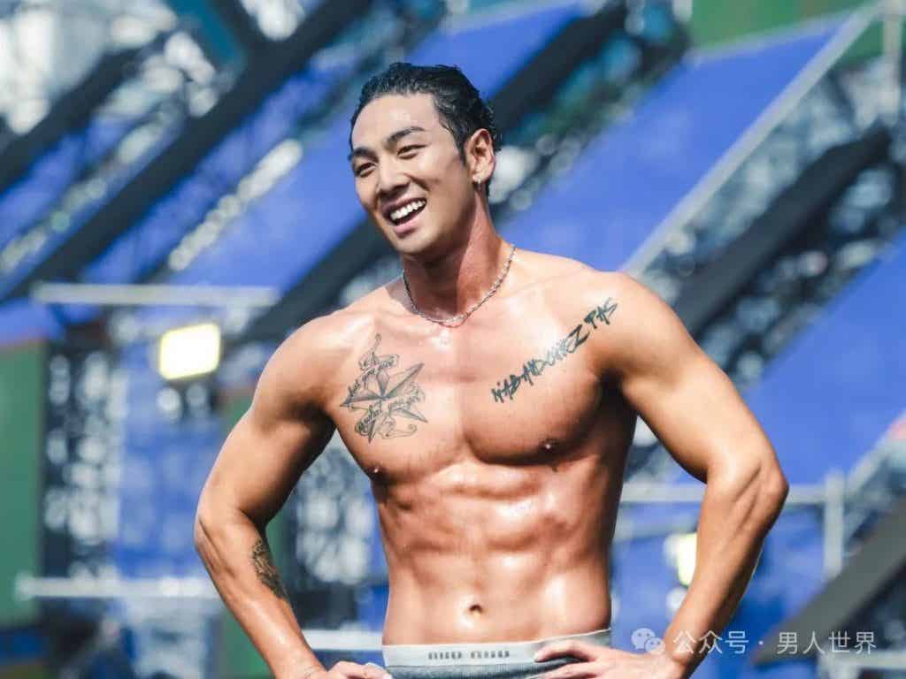 28 岁姜东昊脱衣现场