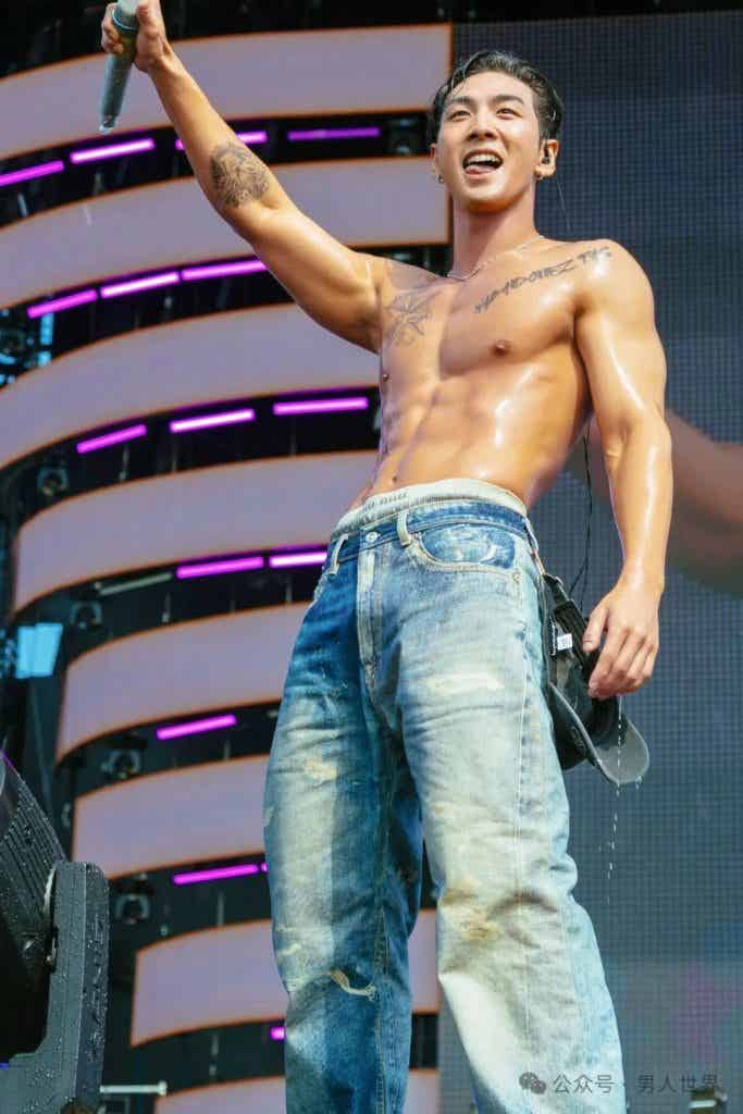 28 岁姜东昊脱衣现场