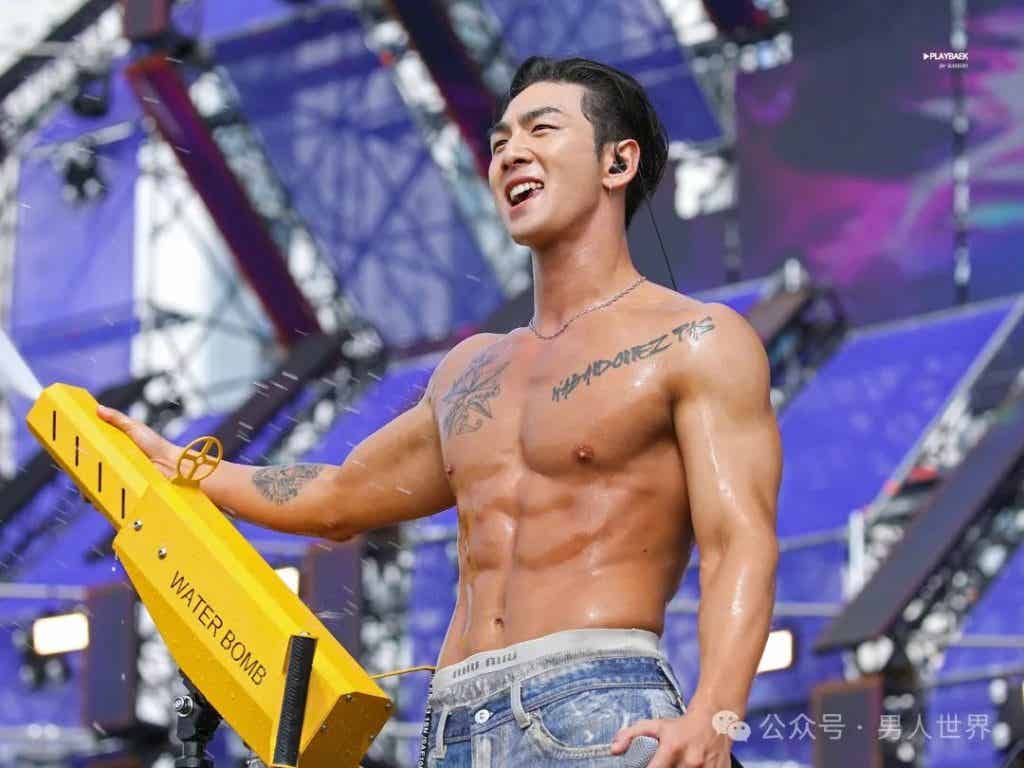 28 岁姜东昊脱衣现场