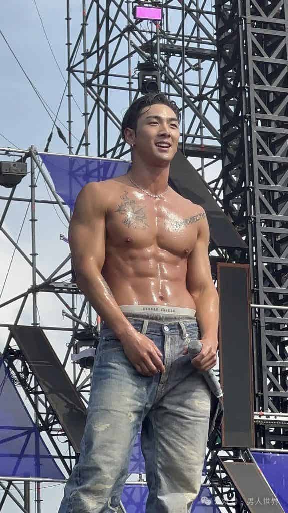 28 岁姜东昊脱衣现场