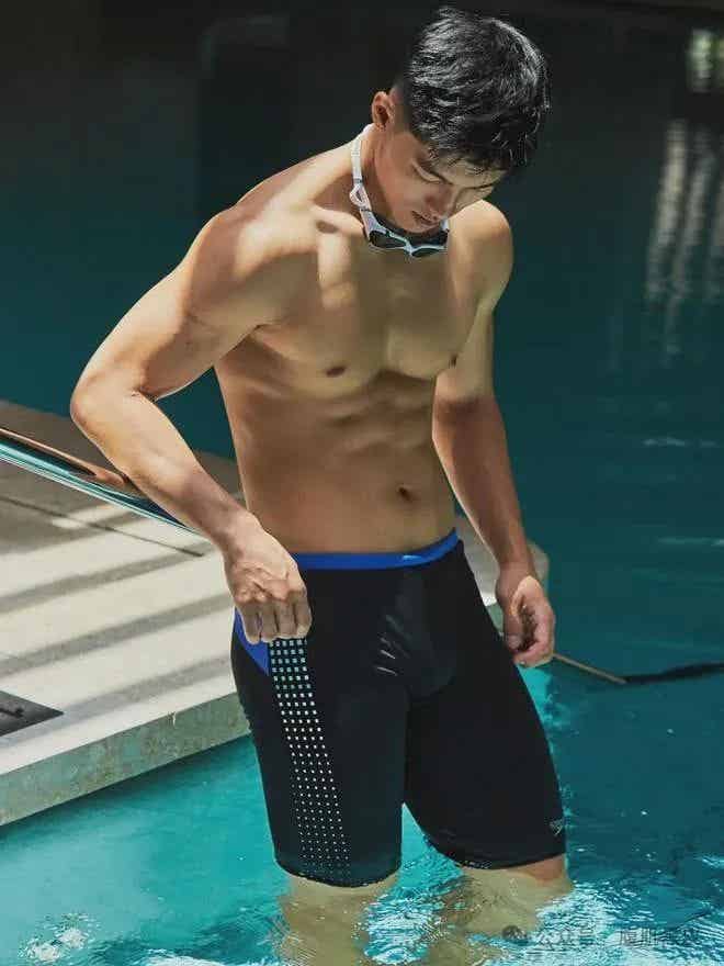 190cm 山东 20 体育生私生活曝光,太会玩了吧? 190cm 山东 20 体育生私生活曝光,太会玩了吧?