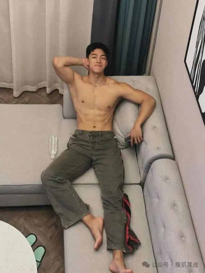 190cm 山东 20 体育生私生活曝光,太会玩了吧? 190cm 山东 20 体育生私生活曝光,太会玩了吧?