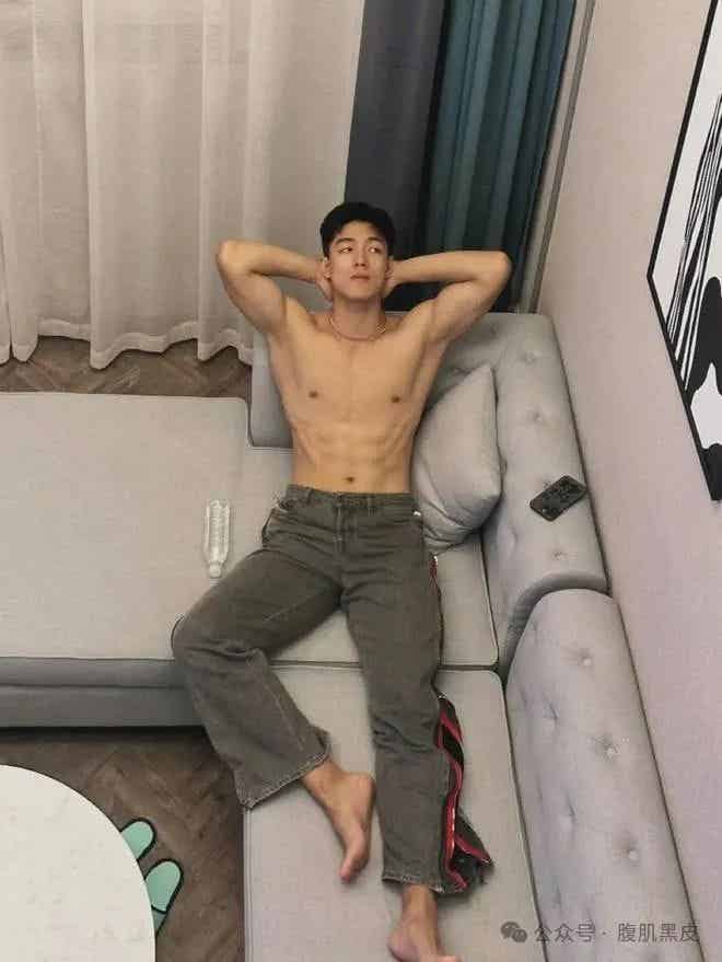 190cm 山东 20 体育生私生活曝光,太会玩了吧? 190cm 山东 20 体育生私生活曝光,太会玩了吧?