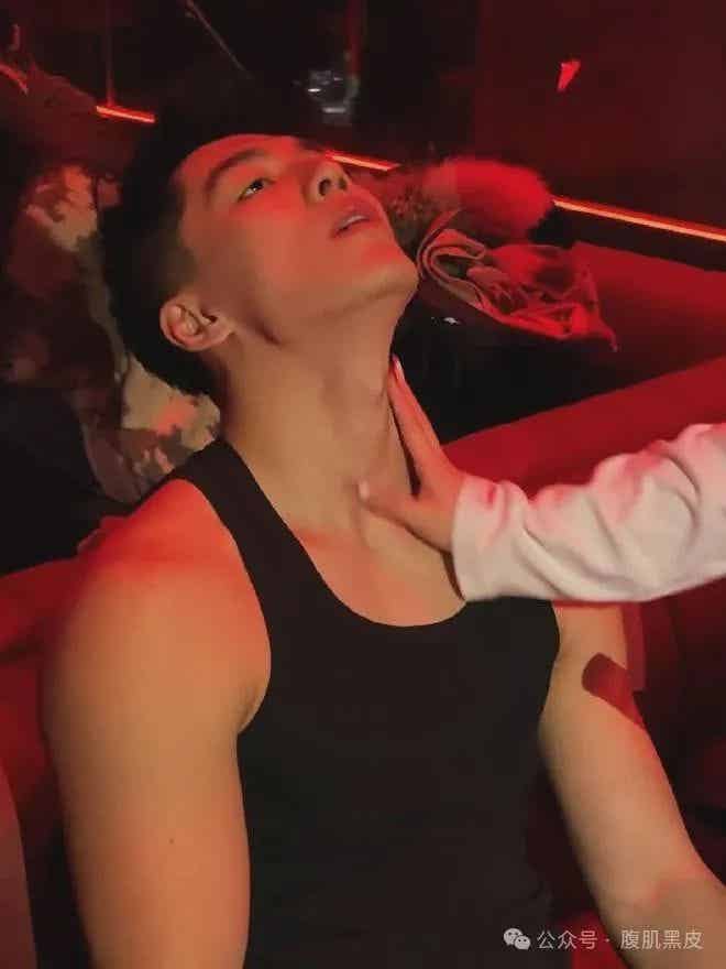 190cm 山东 20 体育生私生活曝光,太会玩了吧? 190cm 山东 20 体育生私生活曝光,太会玩了吧?