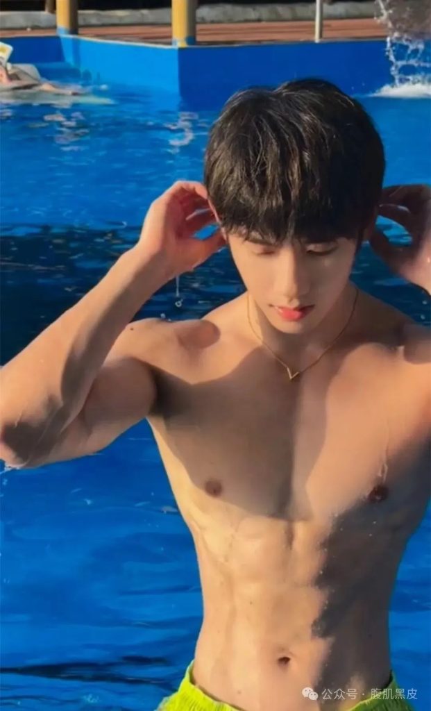双开门白皮肌肉游泳教练小哥哥！！