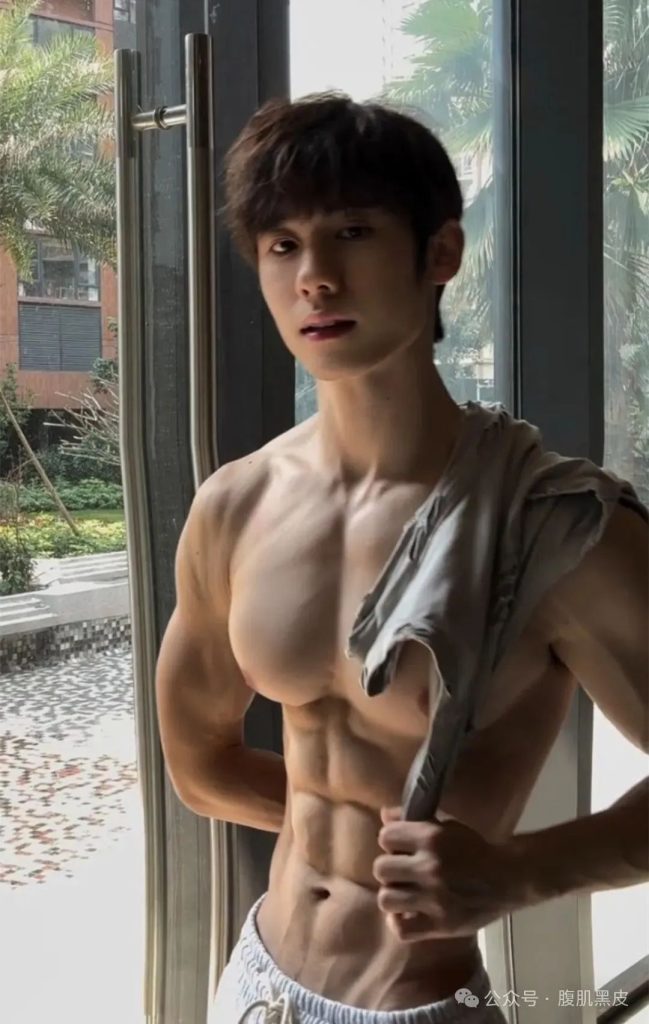 双开门白皮肌肉游泳教练小哥哥！！