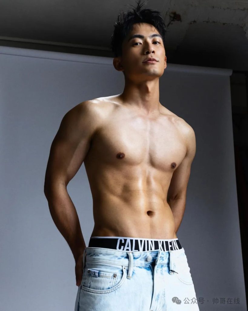 带坏学弟的肌肉模特学长,运动天菜帅哥是理想男友的样子吗? 带坏学弟的肌肉模特学长,运动天菜帅哥是理想男友的样子吗?