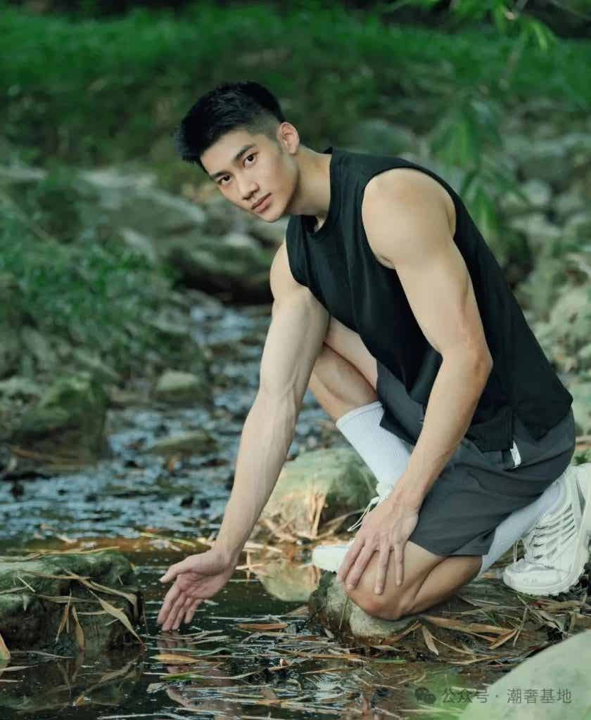 184CM 肌肉大直男，粗壮手臂 AI 都弄不了那么帅！